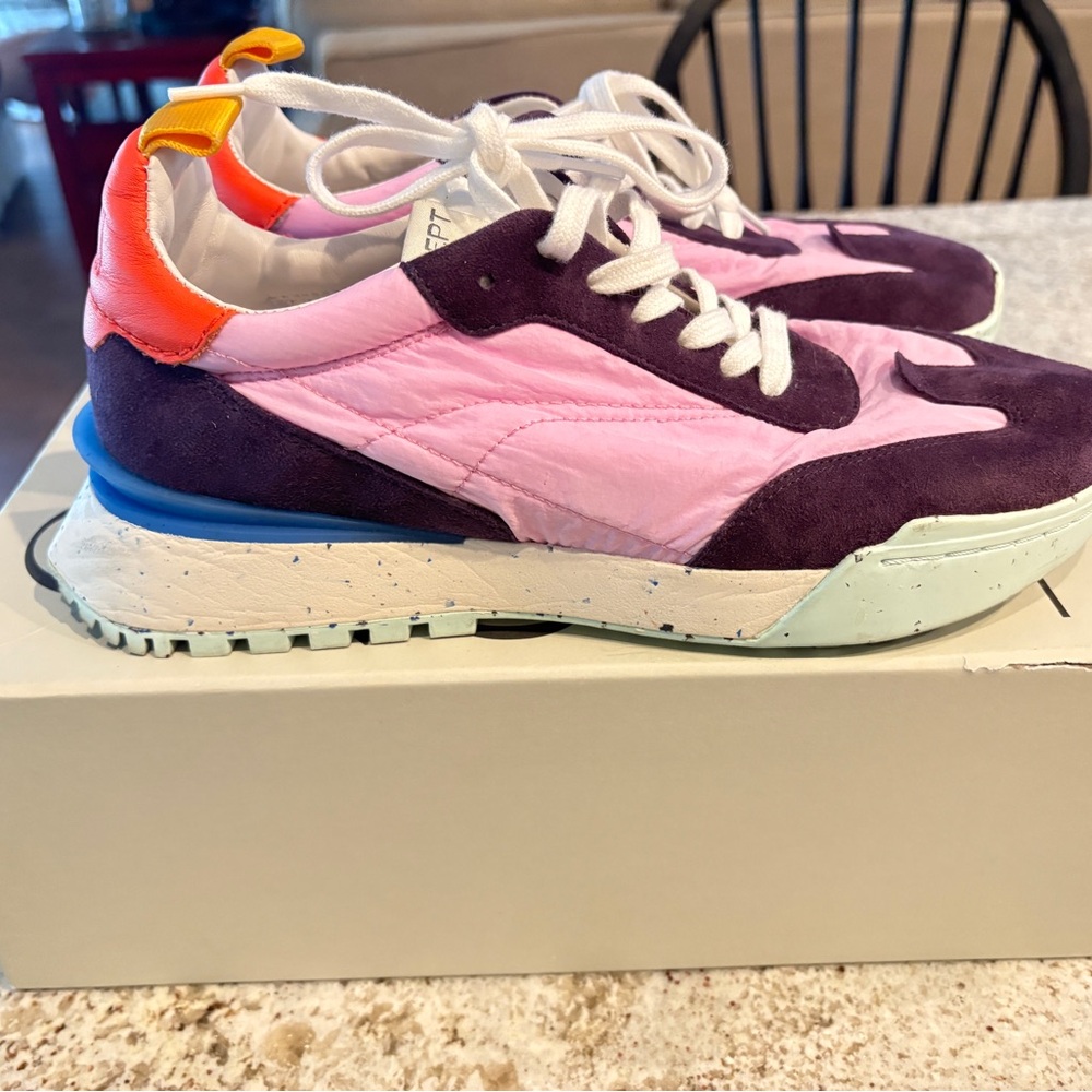 Oncept colorblock sneaker sz 6
